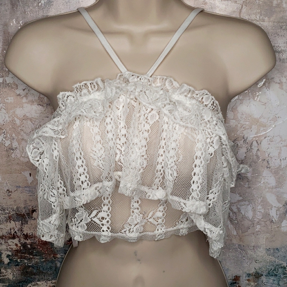 WHITE RUFFLED CROP TOP